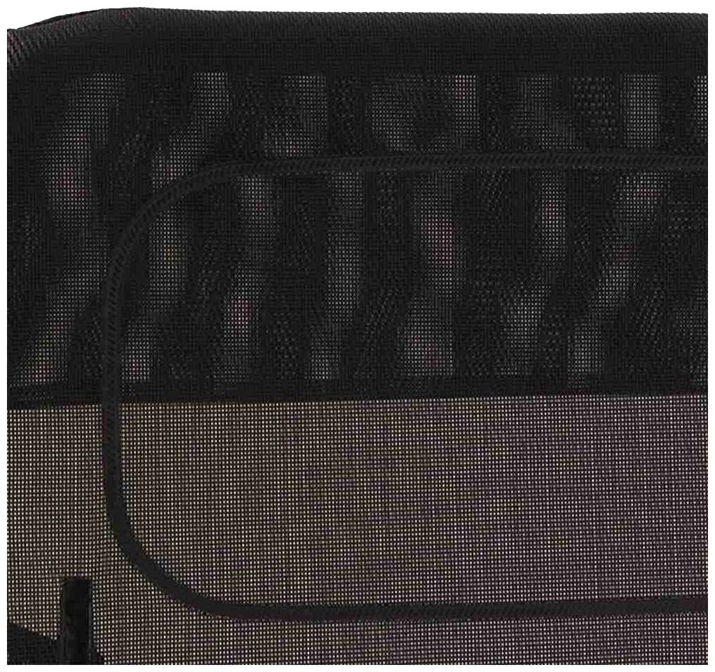 Schwarzes, rechteckiges Netzgewebe mit leicht durchsichtigen Bereichen und abgerundeten Kanten. Entworfen für Taschen oder Schutz.