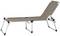 Eine beige Liege mit verstellbarem Rücken, robustem Aluminiumrahmen und faltbaren Beinen. Ideal für den Außenbereich oder den Garten.