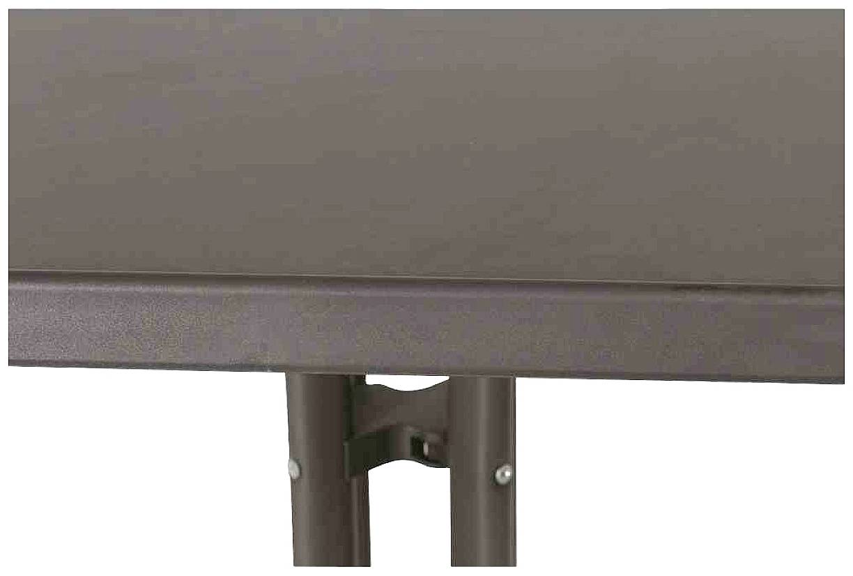 Der obere Teil eines Tisches mit brauner Oberfläche und Metallbeinen.