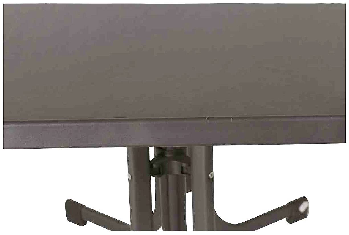 Brauner Tisch mit vier abstehenden Haken an der Unterseite. Die Tischplatte ist rechteckig und glatt.