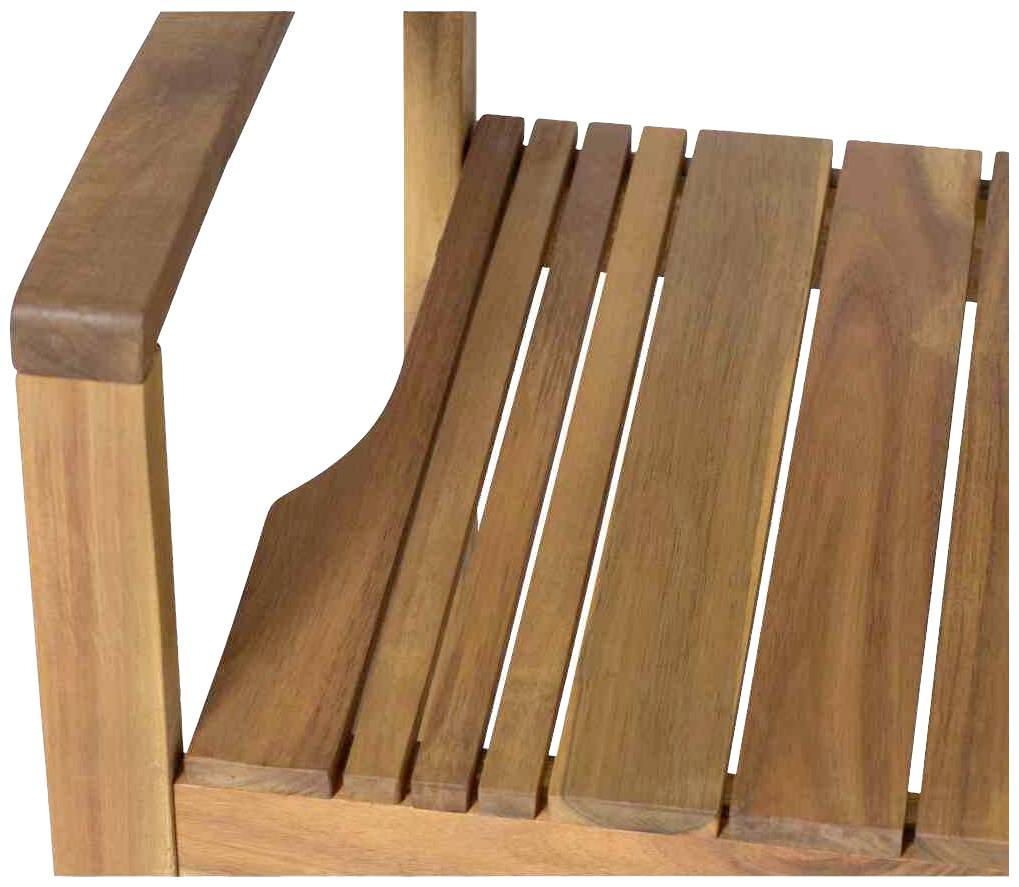 Holzstuhl mit Armlehne aus hellbraunem Holz, Sitzfläche aus parallelen Holzlatten.