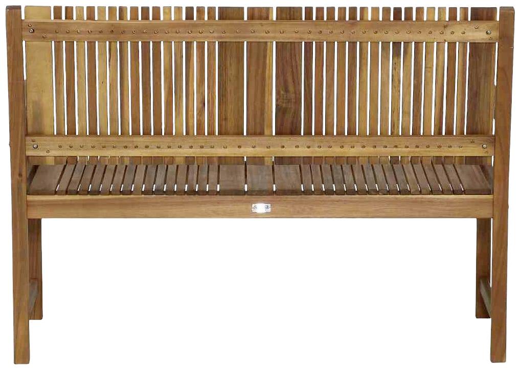 Holzbank mit vertikalen Latten an Rückenlehne und Sitzfläche, geeignet für den Innen- oder Außenbereich.