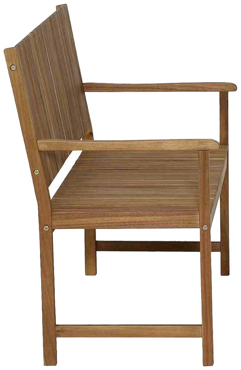 Holzbank mit Armlehnen und Rückenlehne, aus hellem Holz gefertigt.