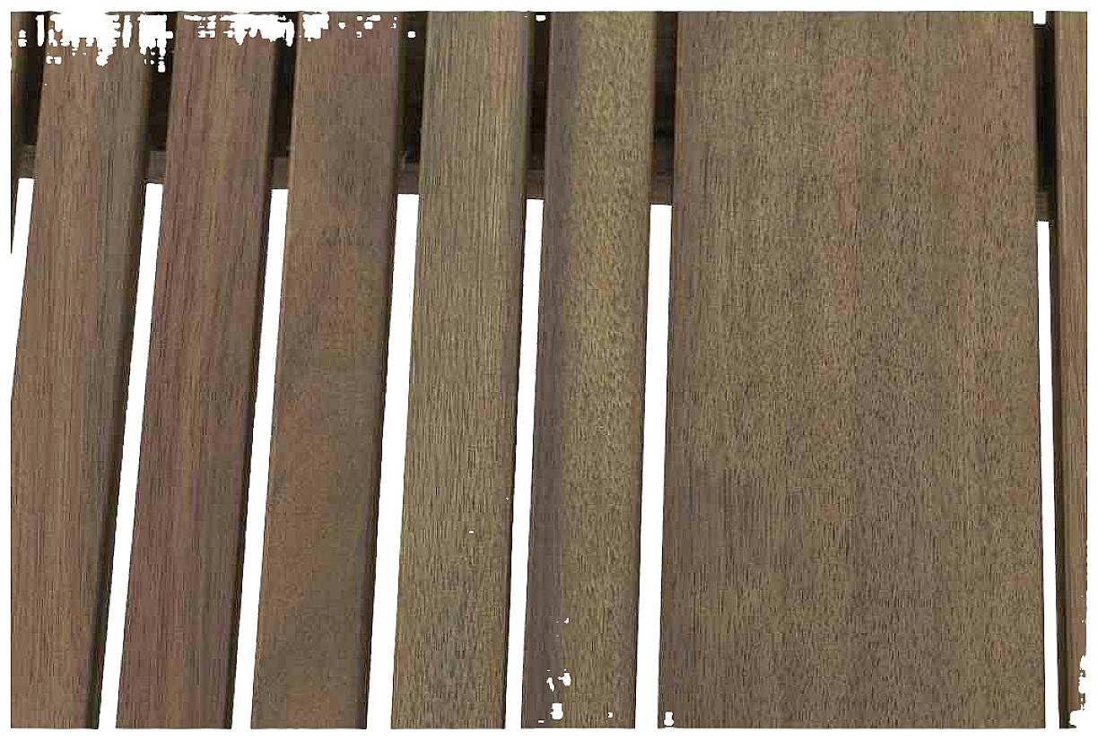 Mehrere nebeneinander liegende Holzlatten in verschiedenen Breiten und Holzstrukturen, vermutlich Teil eines Möbelstücks oder Bodens.