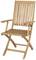 Ein klappbarer Holzstuhl mit Armlehnen. Der Stuhl hat eine Sitzfläche und Rückenlehne aus vertikalen Holzlatten. Ideal für den Außenbereich.