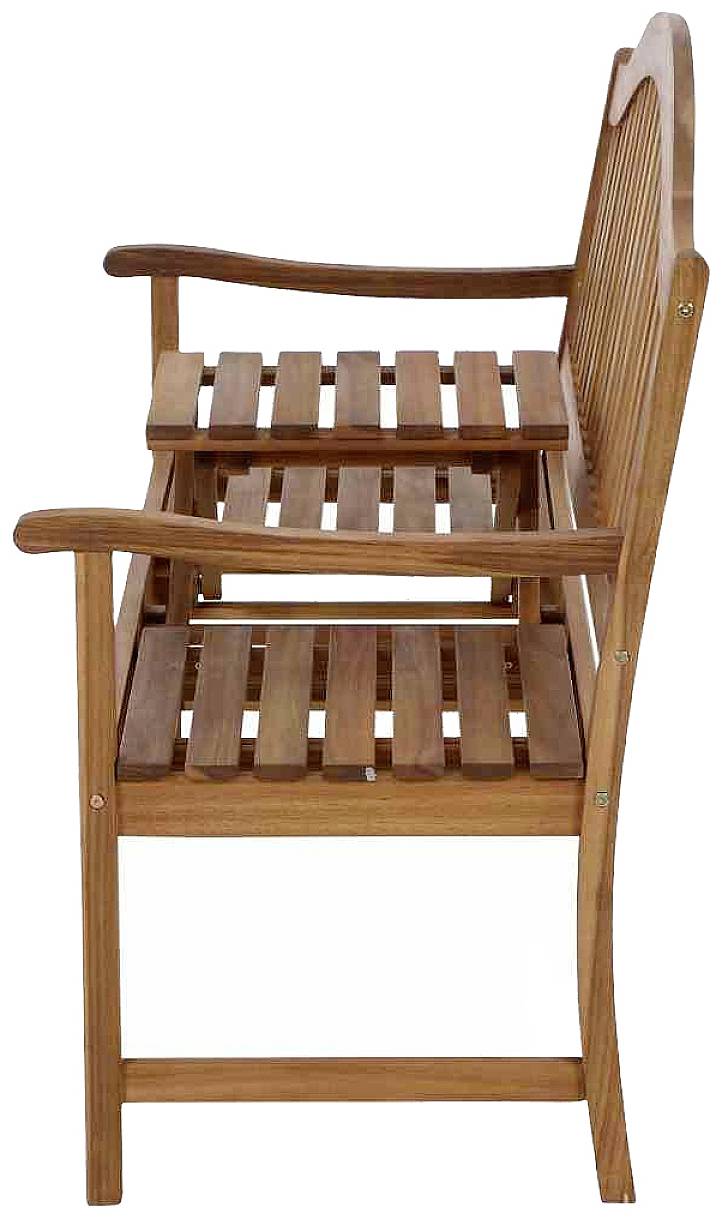 Holzbank von der Seite. Die Bank hat Armlehnen und eine geschwungene Rückenlehne, alles aus glattem, hellbraunem Holz gefertigt.