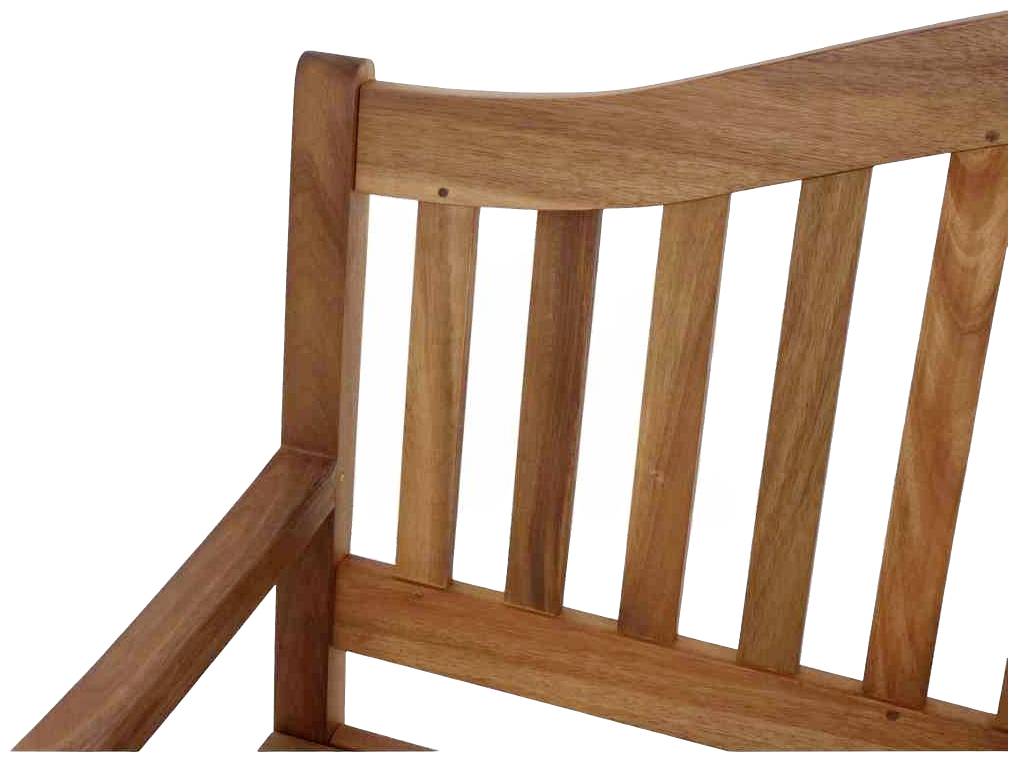 Ein hölzernes Stuhlgestell mit senkrechten Streben und einem glatten, natürlichen Holzfinish.