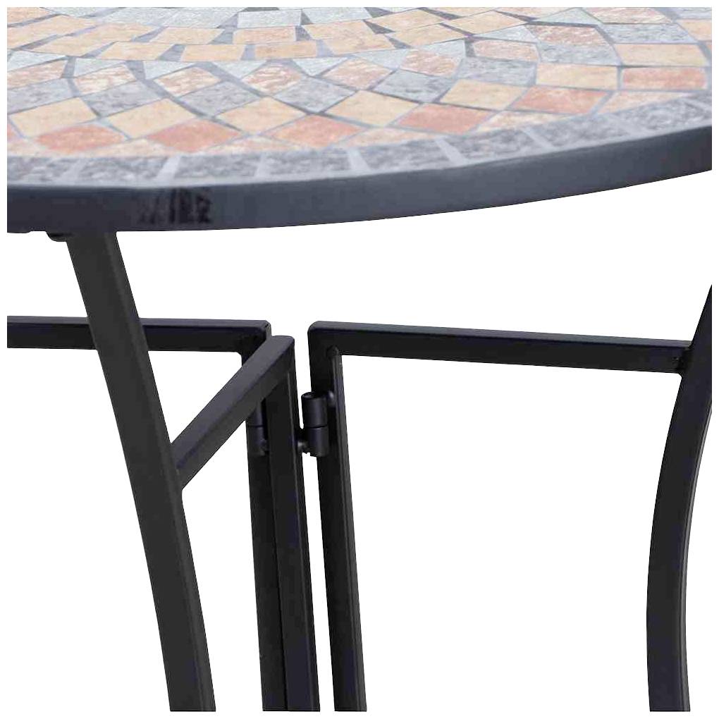 Ein runder Tisch mit einem mosaikartigen Design auf der Tischplatte aus verschiedenen Farbfeldern. Metallbeine sind teilweise sichtbar.