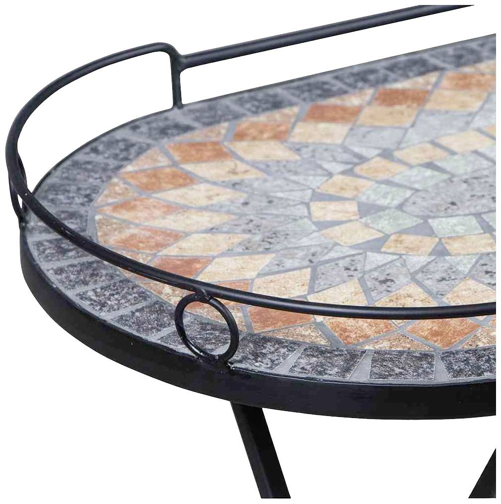 Runder Tisch mit Mosaiksteinoberfläche in Grau, Orange und Grün, eingefasst in schwarzes Metallgestell.