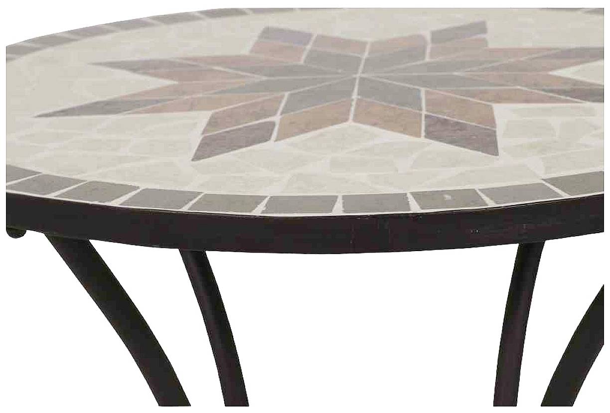 Ein runder Tisch mit einem sternförmigen Mosaikmuster auf der Oberfläche und Metallbeinen.