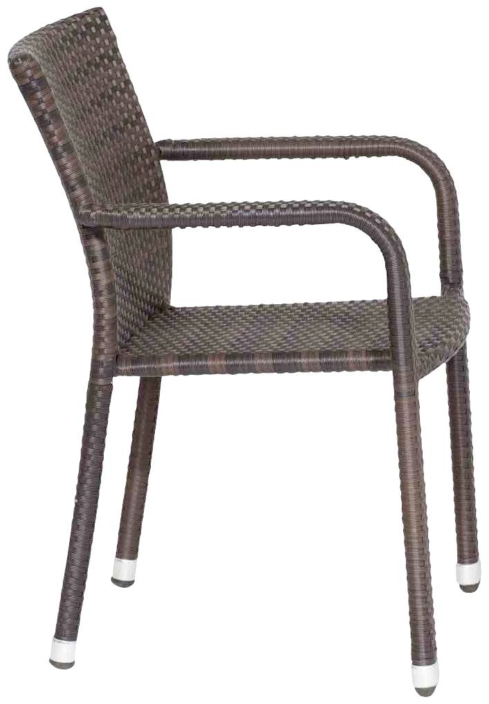 Brauner Rattan-Stuhl mit Armlehnen und silbernen Fußkappen, seitlich fotografiert. Geeignet für Innen- und Außenbereiche.