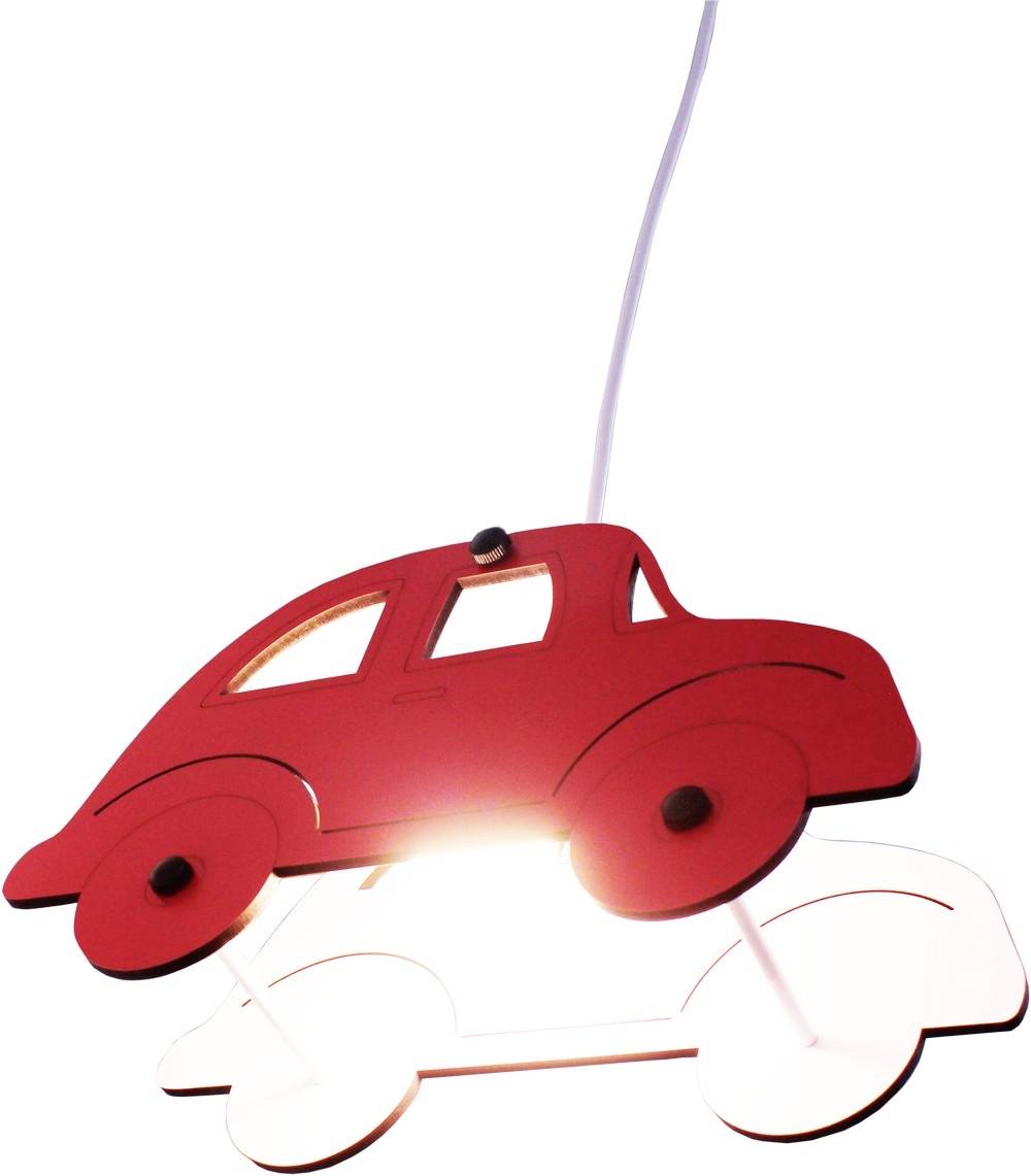 Eine rote Auto-Pendelleuchte hängt von der Decke. Das Design ist kindgerecht und stilisiert.