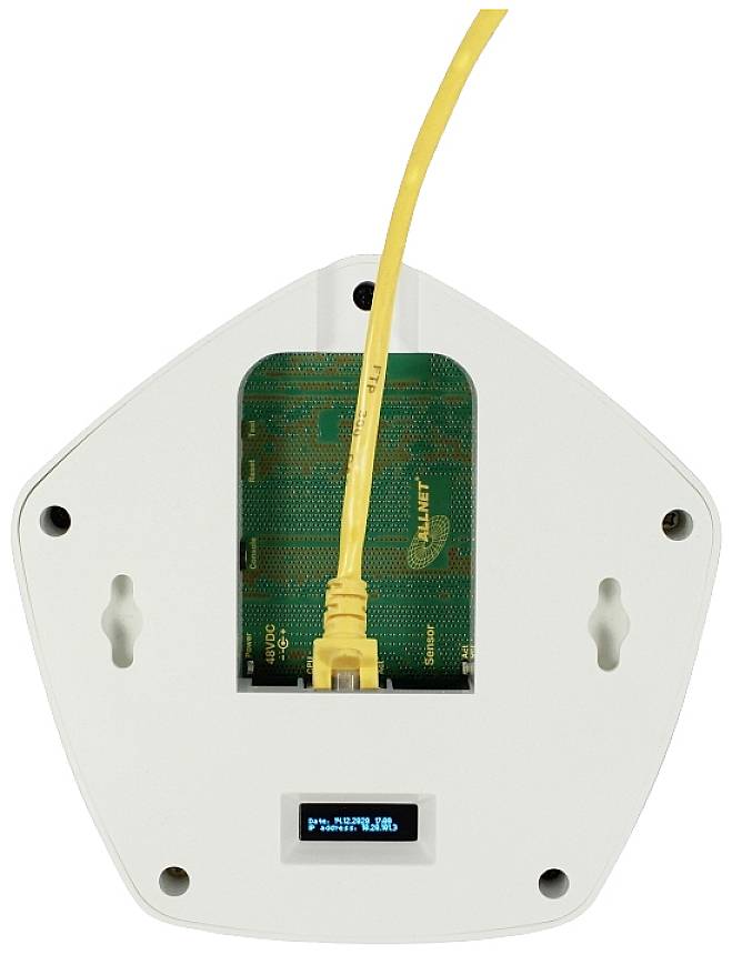 Ein dreieckiger Router von unten mit gelbem Netzwerkkabel. Sichtbare Platine durch Gehäusefenster. Anzeige mit Daten unten.