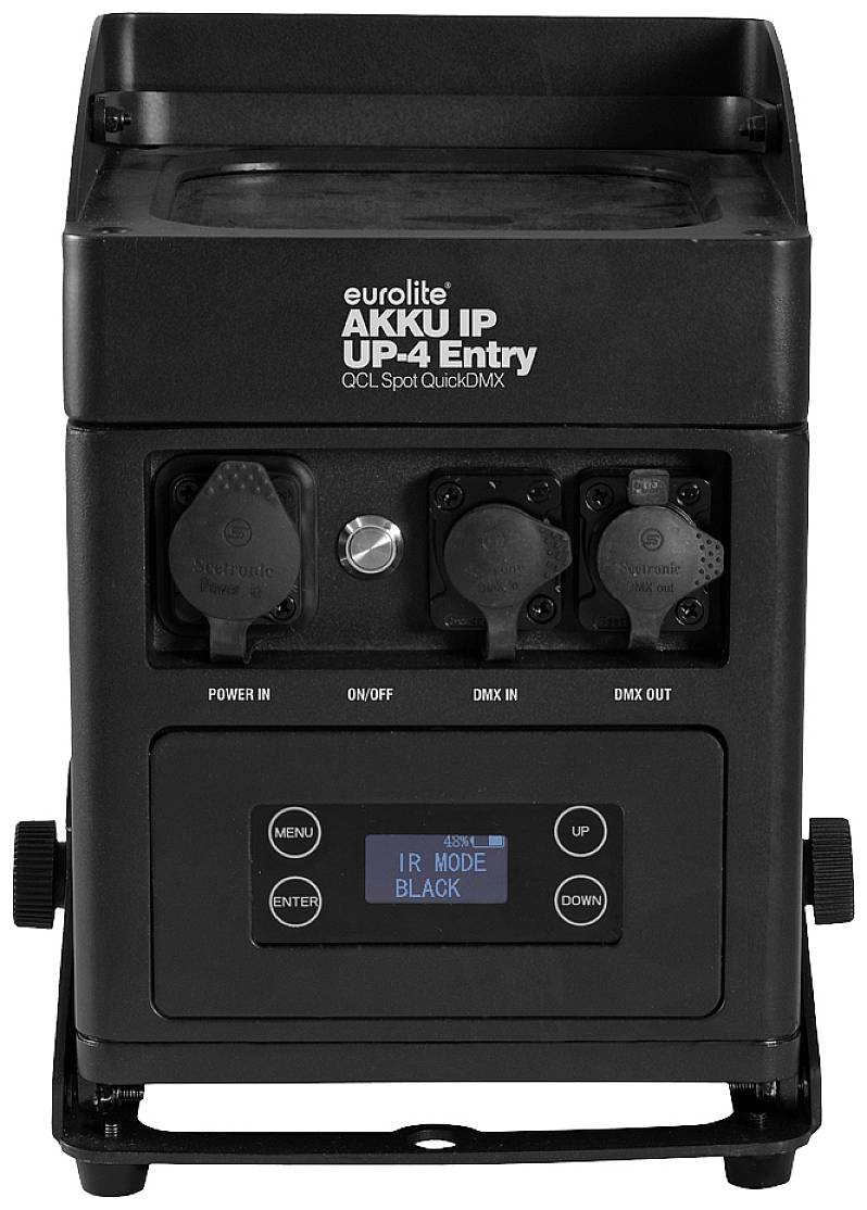 Ein schwarzes Beleuchtungsgerät mit der Aufschrift 'eurolite AKKU IP UP-4 Entry' zeigt Bedienknöpfe und ein Display an der Vorderseite.