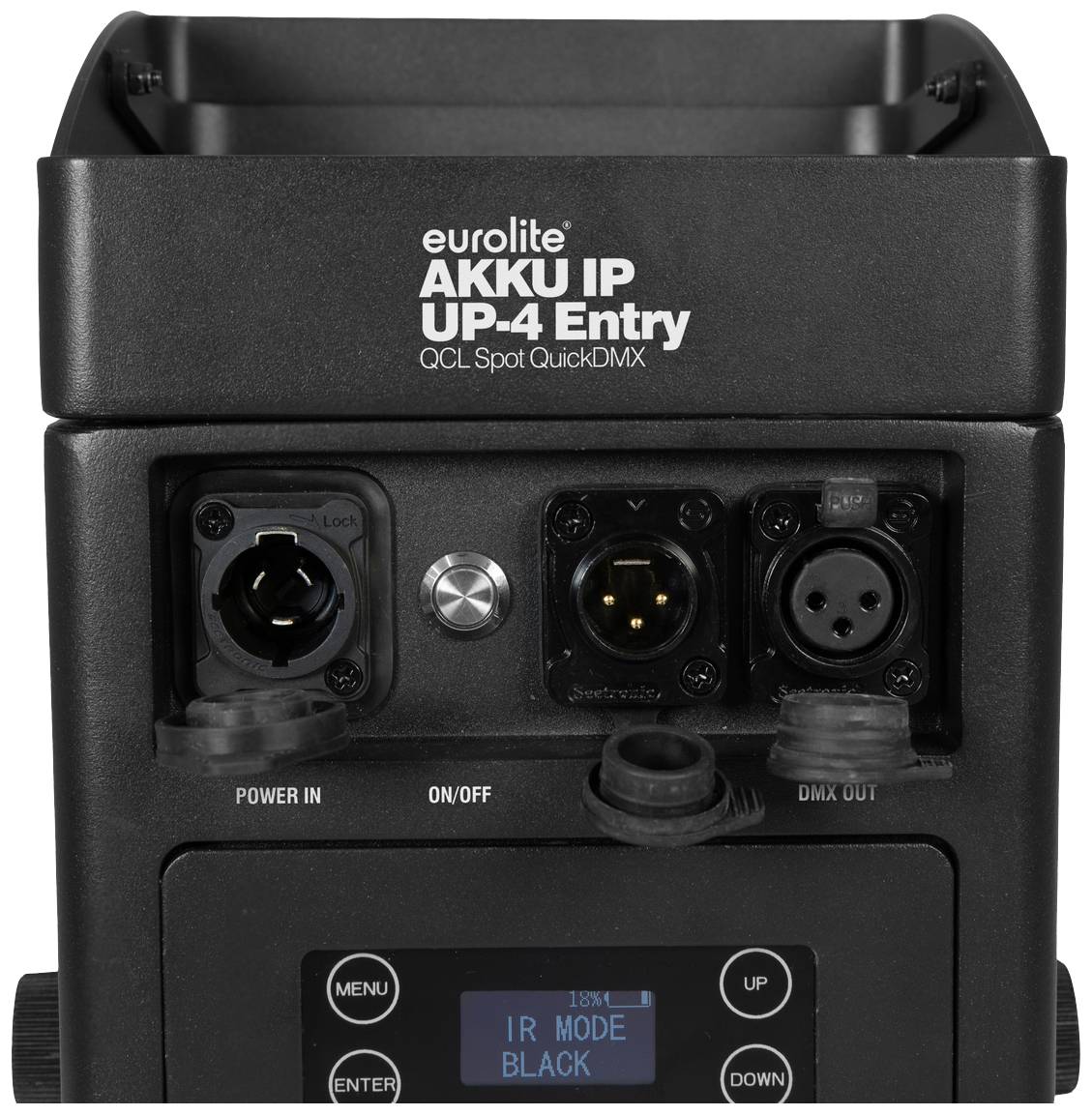 'Eurolite AKKU IP UP-4 Entry' zeigt Anschlüsse für Stromversorgung und DMX, mit einem kleinen Display darunter für Modus und Kontrolle.