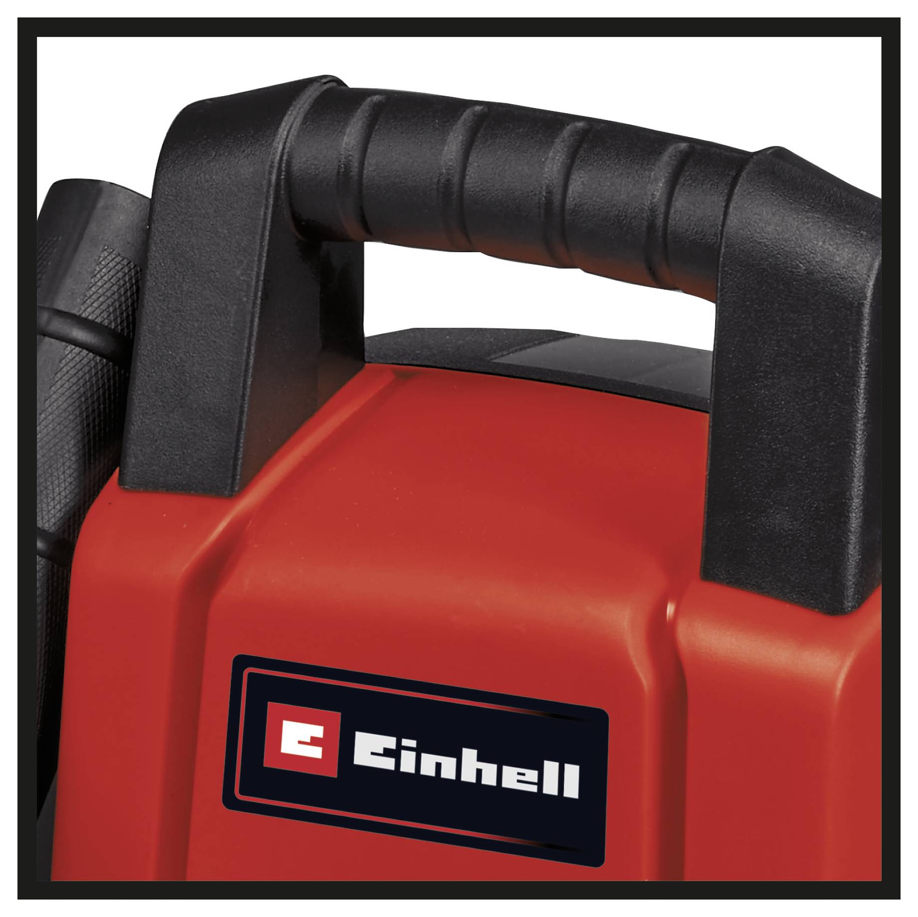 Nahaufnahme eines roten Einhell-Elektrowerkzeugs oder einer Maschine mit schwarzem Tragegriff und Logo auf der Vorderseite.