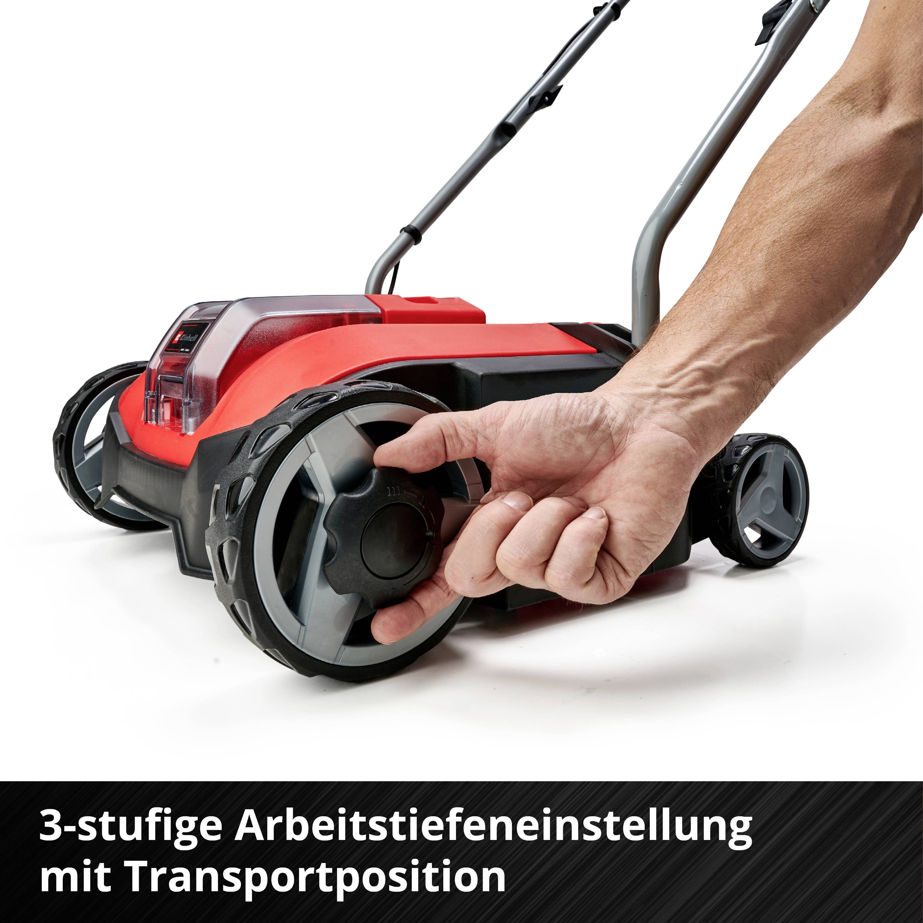 Ein Rasenmäher wird von einer Hand gezeigt. Text auf dem Bild: '3-stufige Arbeitstiefeneinstellung mit Transportposition'.