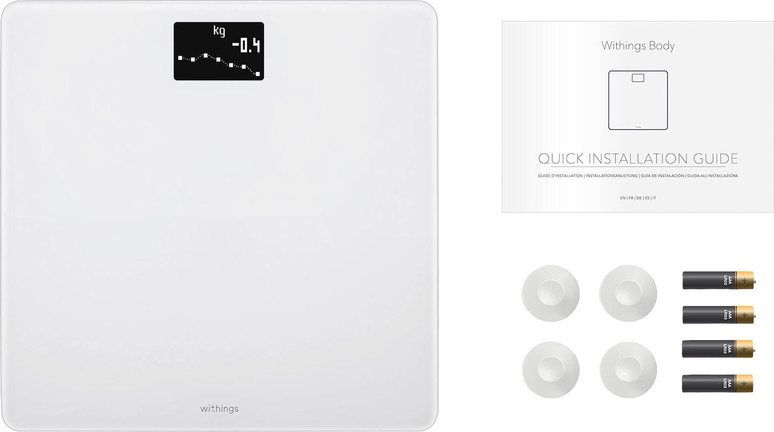 Digitalwaage mit Displayanzeige, 'kg -0,4', daneben Anleitung 'Quick Installation Guide', vier runde Standfüße und vier AAA-Batterien.