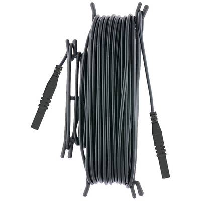 Ein langes, schwarzes Kabel aufgewickelt auf einer Spule mit Steckern an beiden Enden. Es ist für elektronische Verbindungen geeignet.