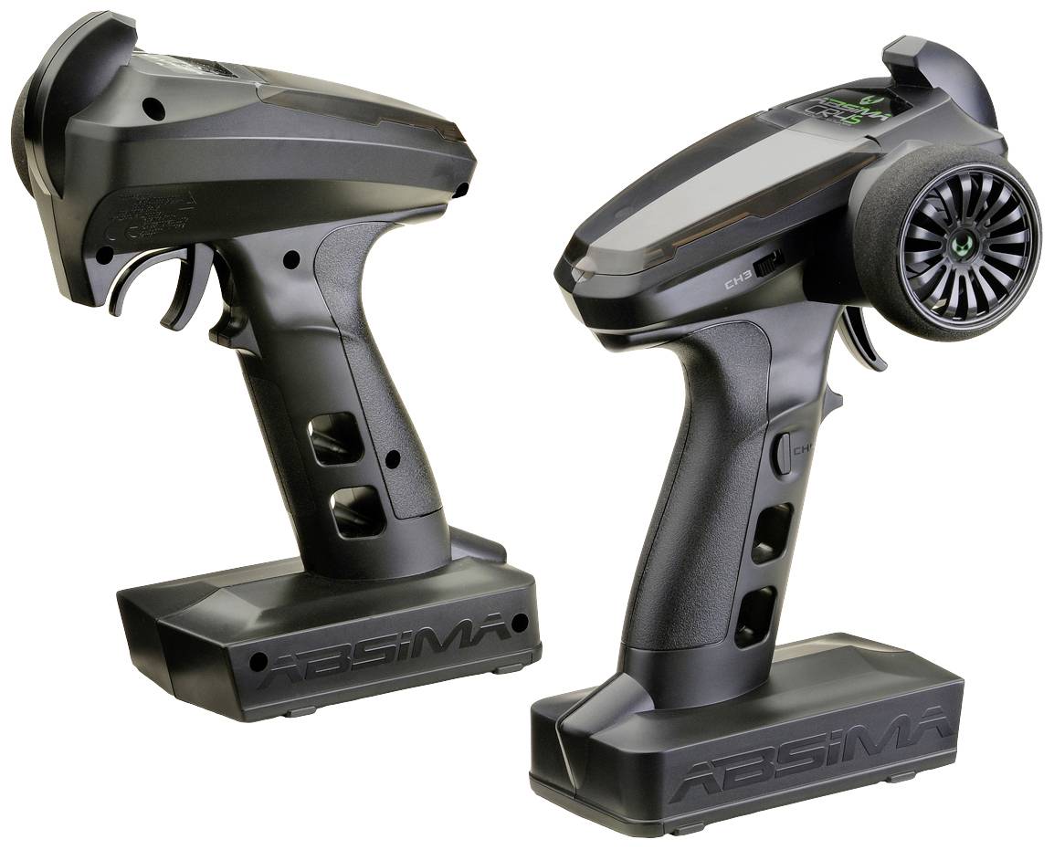 Zwei schwarze Fernsteuerungen für RC-Fahrzeuge mit ergonomischem Griff und Drehregler, auf einer weißen Oberfläche präsentiert.