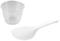 Ein weißer Messbecher mit Skala neben einem weißen, flachen Löffel. Beide sind Küchenutensilien.
