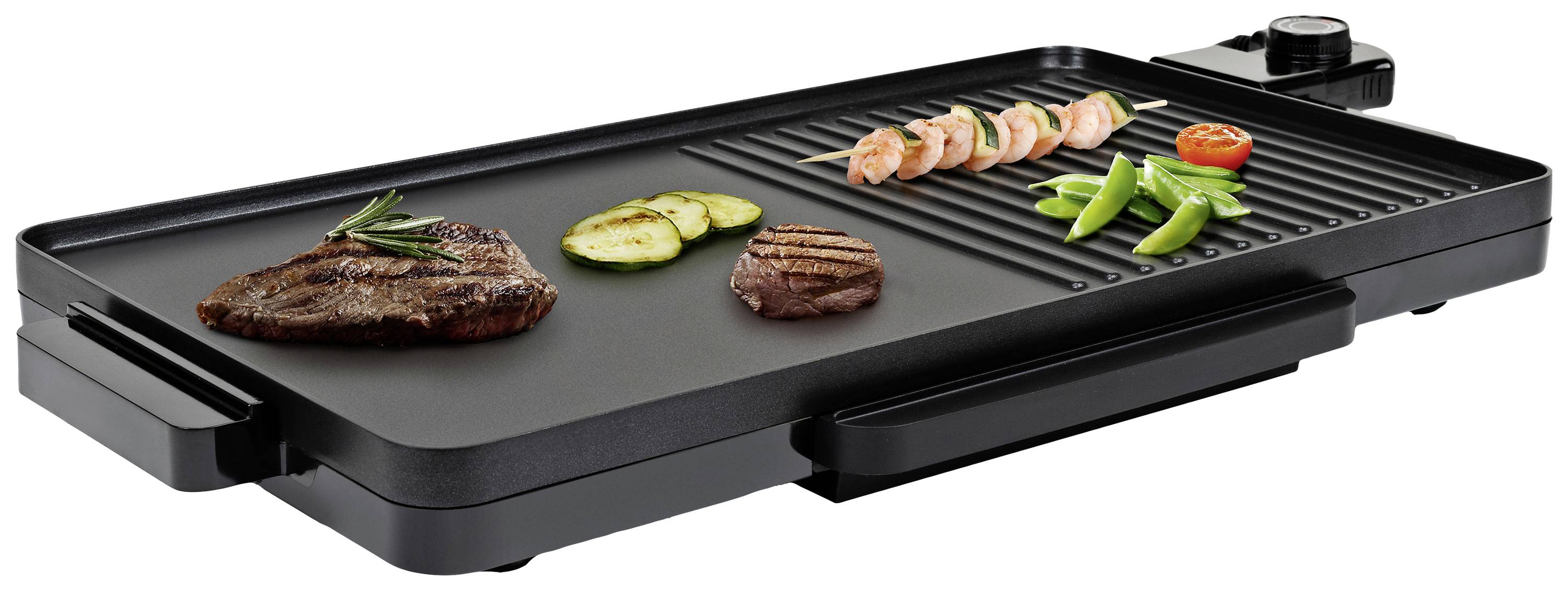 Eine elektrische Grillplatte mit verschiedenen Lebensmitteln: ein Steak, Zucchini, Hähnchenstücke auf Spießen, Gemüse und Tomate.