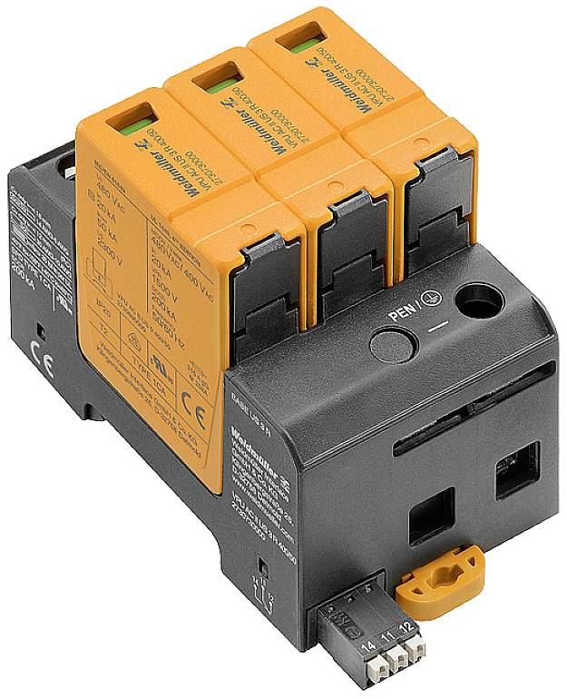 'Überspannungsschutzgerät mit drei orangefarbenen Modulen und schwarzem Gehäuse, schützt elektrische Systeme vor Überspannungen.'