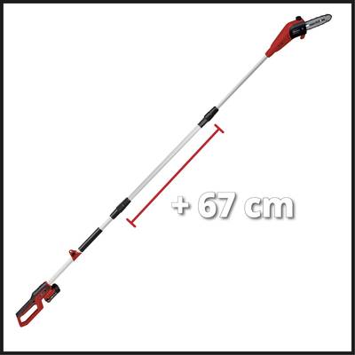 Eine rote und schwarze Teleskop-Astsäge mit Schriftzug '+ 67 cm', zeigt Erweiterung der Reichweite an. Geeignet für Baumschnitt.