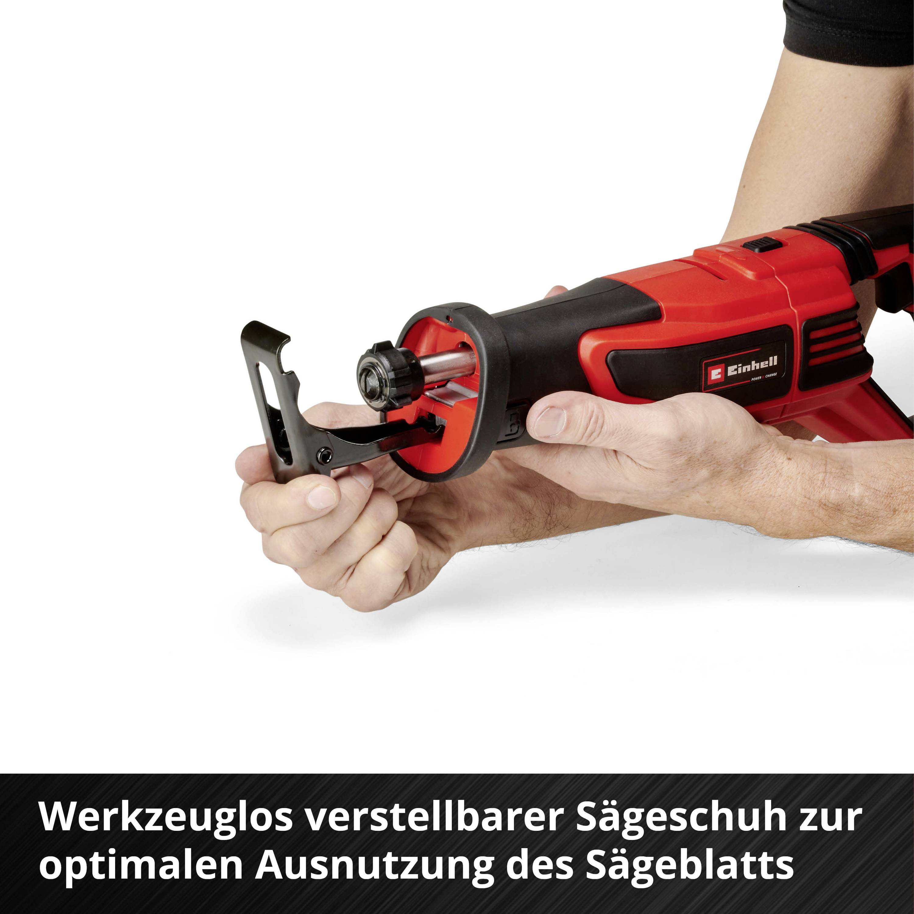 Ein rotes Elektrowerkzeug mit verstellbarem Sägeschuh. Text im Bild: 'Werkzeuglos verstellbarer Sägeschuh zur optimalen Ausnutzung des Sägeblatts'.