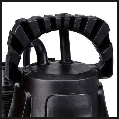 Schwarze, robuste Kunststoff-Griffoberfläche einer Wasserpumpe mit rutschfester Struktur, geeignet für tragbare Outdoor-Anwendungen.