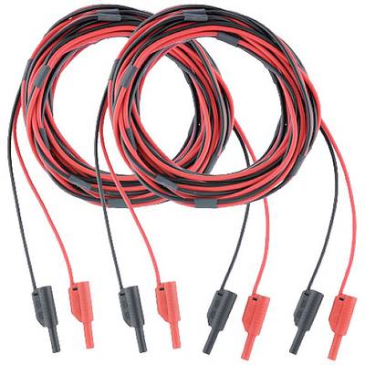 Zwei verdrillte rote und schwarze Kabelpaare mit Steckverbindern an den Enden; für elektrische Anwendungen.