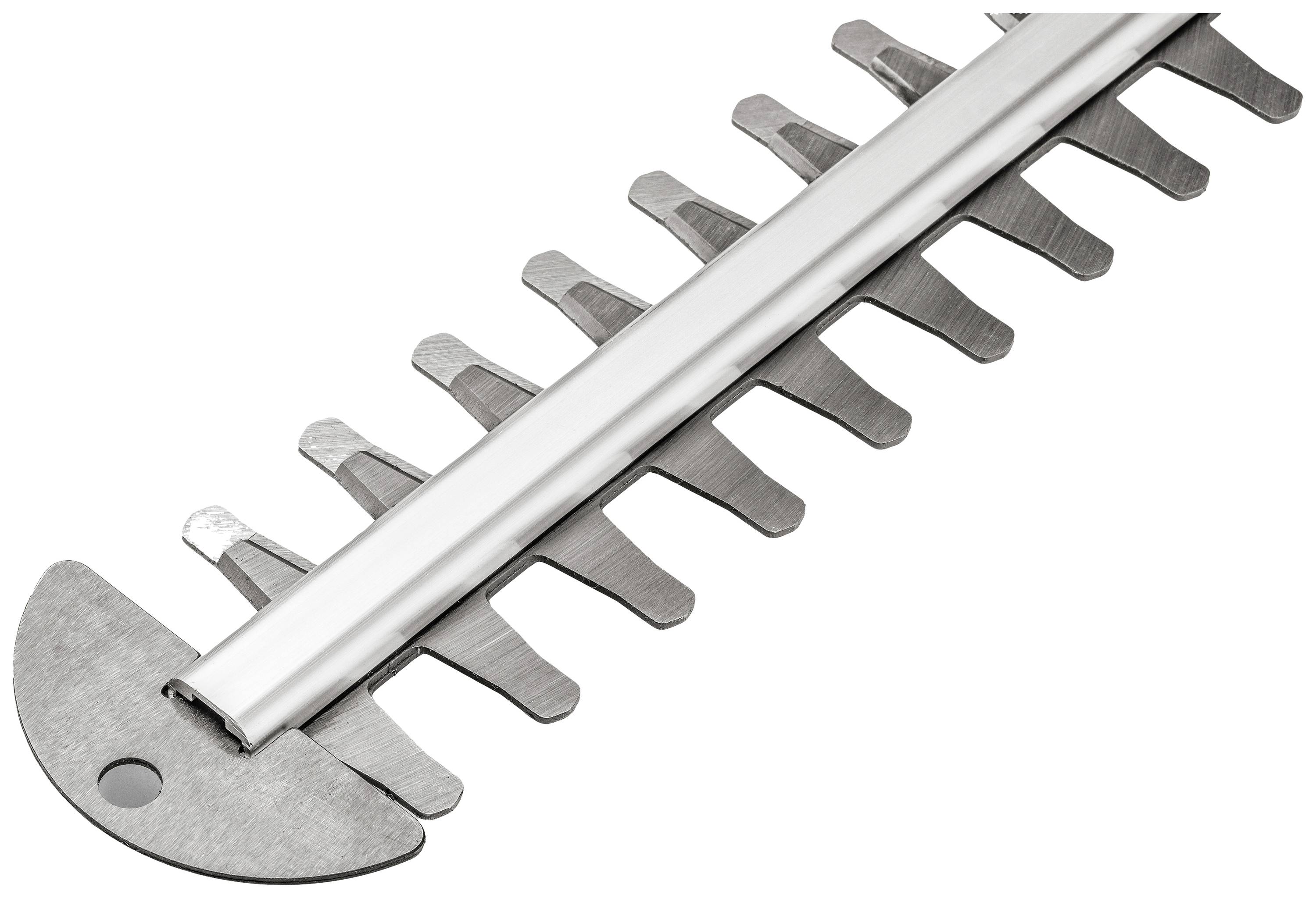 Eine silberne Heckenscherenklinge mit mehreren scharfen Zähnen. Die Klinge ist metallisch und spiegelt Licht.