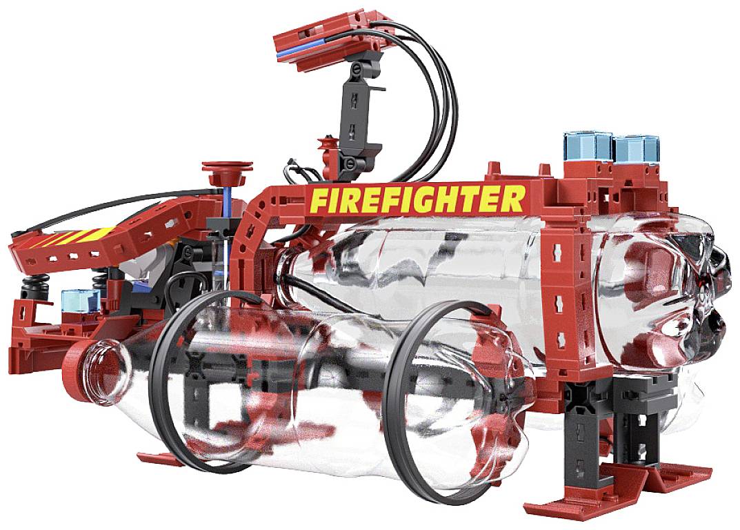 Ein Modell eines Feuerwehrroboters, gebaut aus Plastikbausteinen und leeren Plastikflaschen, mit der Aufschrift 'FIREFIGHTER'.