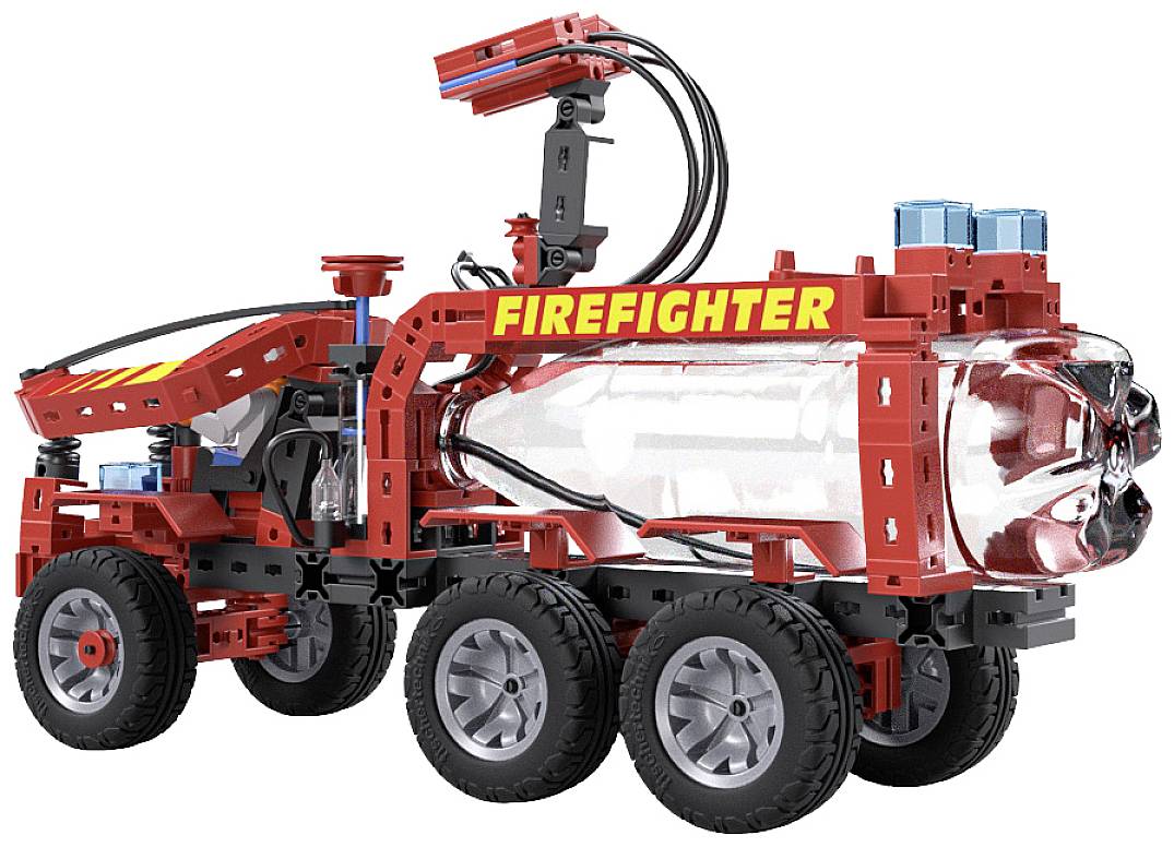Ein Modellbau-Löschfahrzeug aus roten und schwarzen Bauteilen mit der Aufschrift 'Firefighter' auf der Seite.