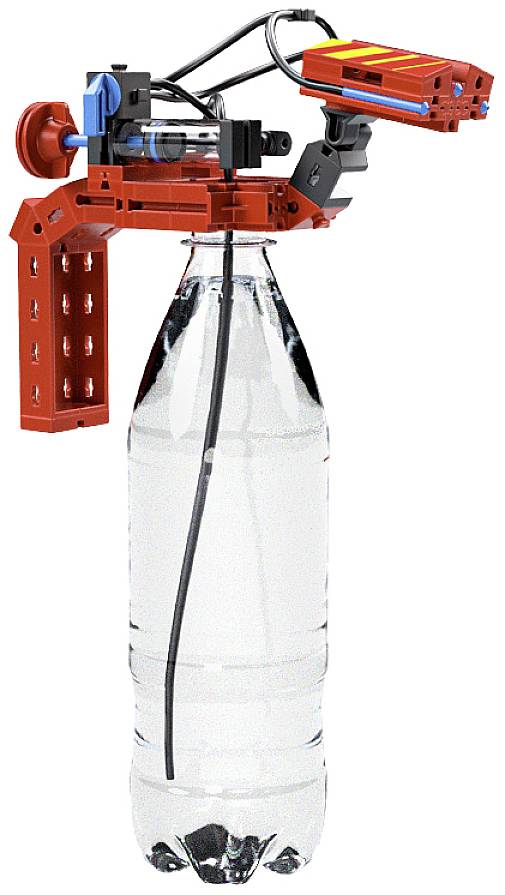 Eine Wasserflasche mit einer angebrachten bunten Greifvorrichtung oben. Es sieht aus wie ein Gerät zum Einschrauben von Verschlüssen auf Flaschen.