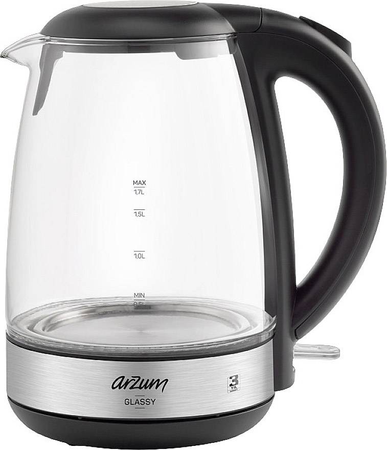 Ein transparenter Wasserkocher mit schwarzem Griff und Metallbasis, Markenname 'Arzum Glassy'. Kapazitätsmarkierungen auf dem Glas.