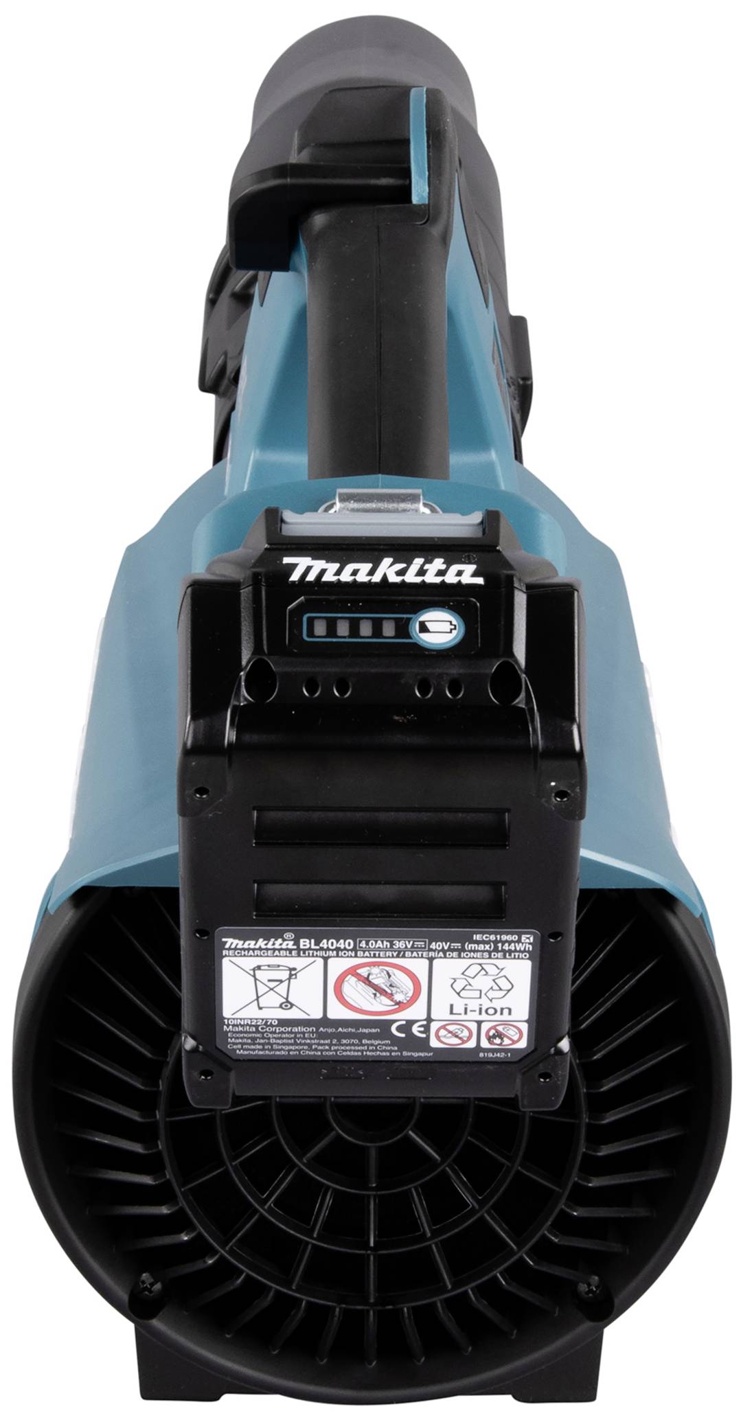 'Makita'-Laubbläser in blauer Farbe, Vorderansicht zeigt Austrittsöffnung und schwarze Griffe. Energiesymbol für Lithium-Ionen-Akku sichtbar.