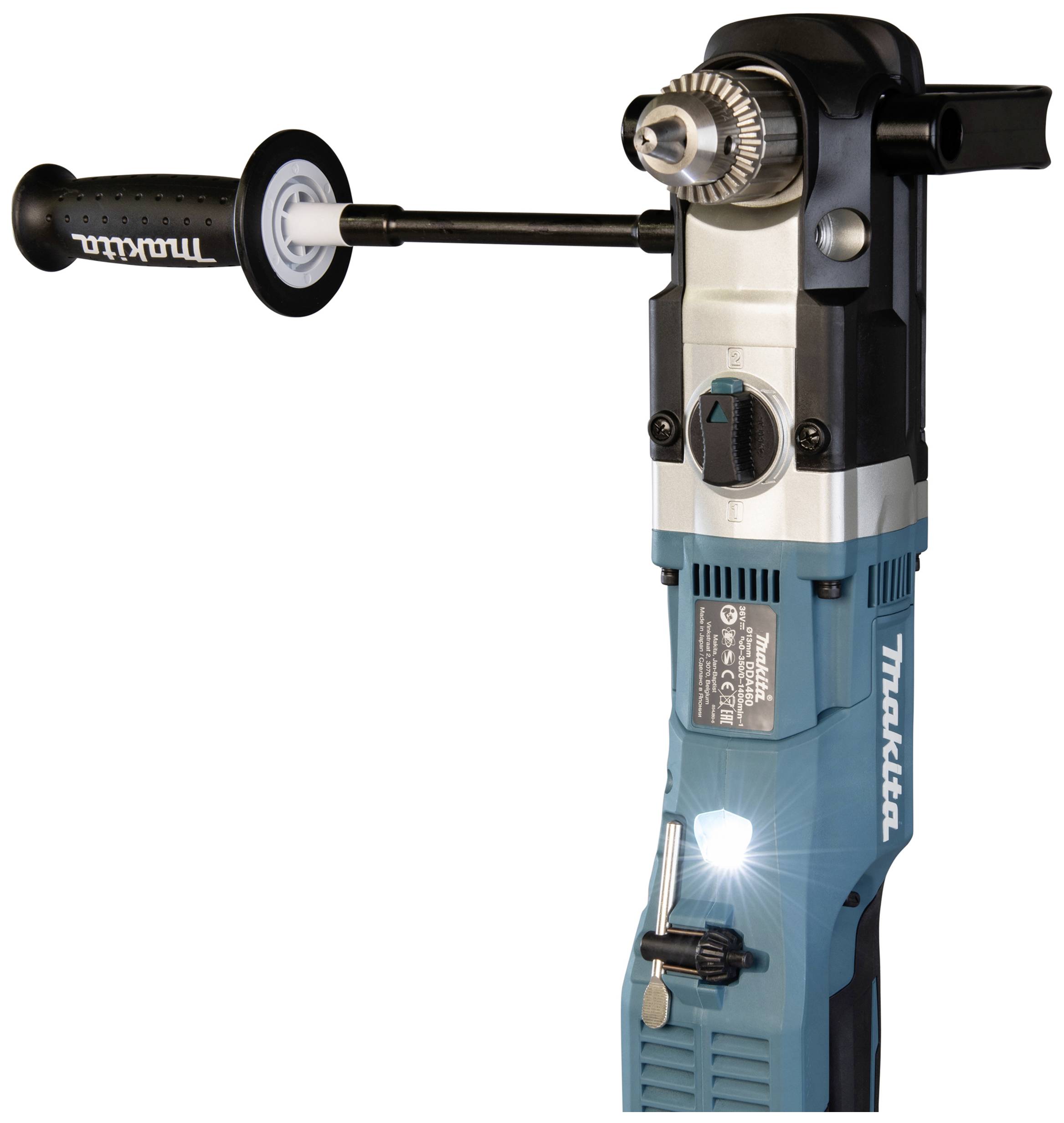 Bohrmaschine der Marke Makita mit blau-schwarzem Gehäuse und Griff links; industrielles Design, geeignet für schwere Arbeiten.