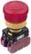 Ein roter Not-Aus-Druckknopf auf einem gelben Sockel, verwendet zur sofortigen Abschaltung von Maschinen in Notfällen.