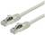 Zwei beige Ethernet-Kabel mit RJ45-Steckern, die zur Datenübertragung verwendet werden.