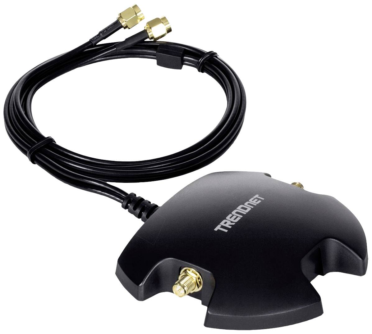 Ein schwarzer WLAN-Antennenverstärker mit zwei angeschlossenen Kabeln und goldfarbenen Anschlüssen, Marke TRENDnet.