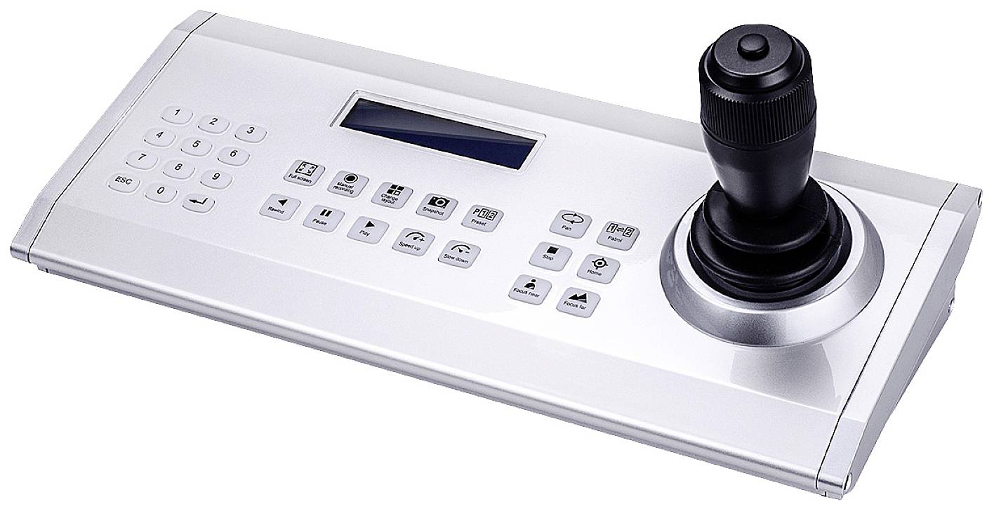 Eine silberne Steuerkonsole mit einem Display, mehreren Tasten und einem großen schwarzen Joystick auf der rechten Seite.