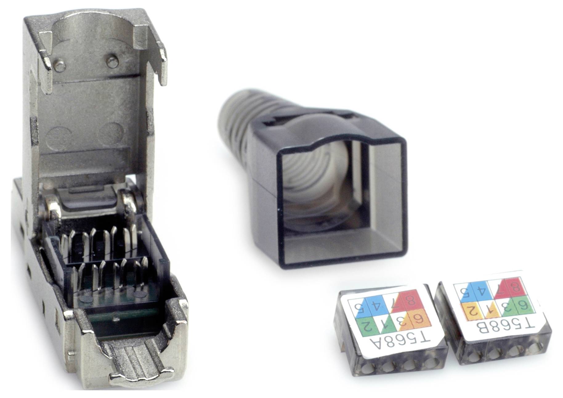 'Ein Cat6a Stecker mit Werkzeuganschluss und Farbcodierung für Netzwerkkabelmontage, bestehend aus einem abgeschirmten Metallgehäuse, einem Kunststoffverschluss und zwei Farbcodierungseinsätzen.'