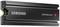 Schwarze Samsung SSD mit Kühlkörper, seitliche Ansicht; Markenname und 'Solid State Drive' in Weiß auf der Oberfläche.