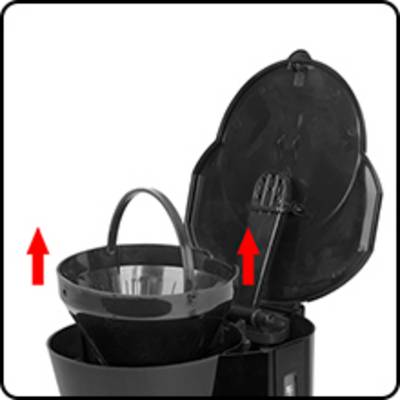 Kaffeemaschine mit geöffnetem Deckel und herausnehmbarem Filtereinsatz, rote Pfeile zeigen nach oben, was die Entnahme erleichtert.