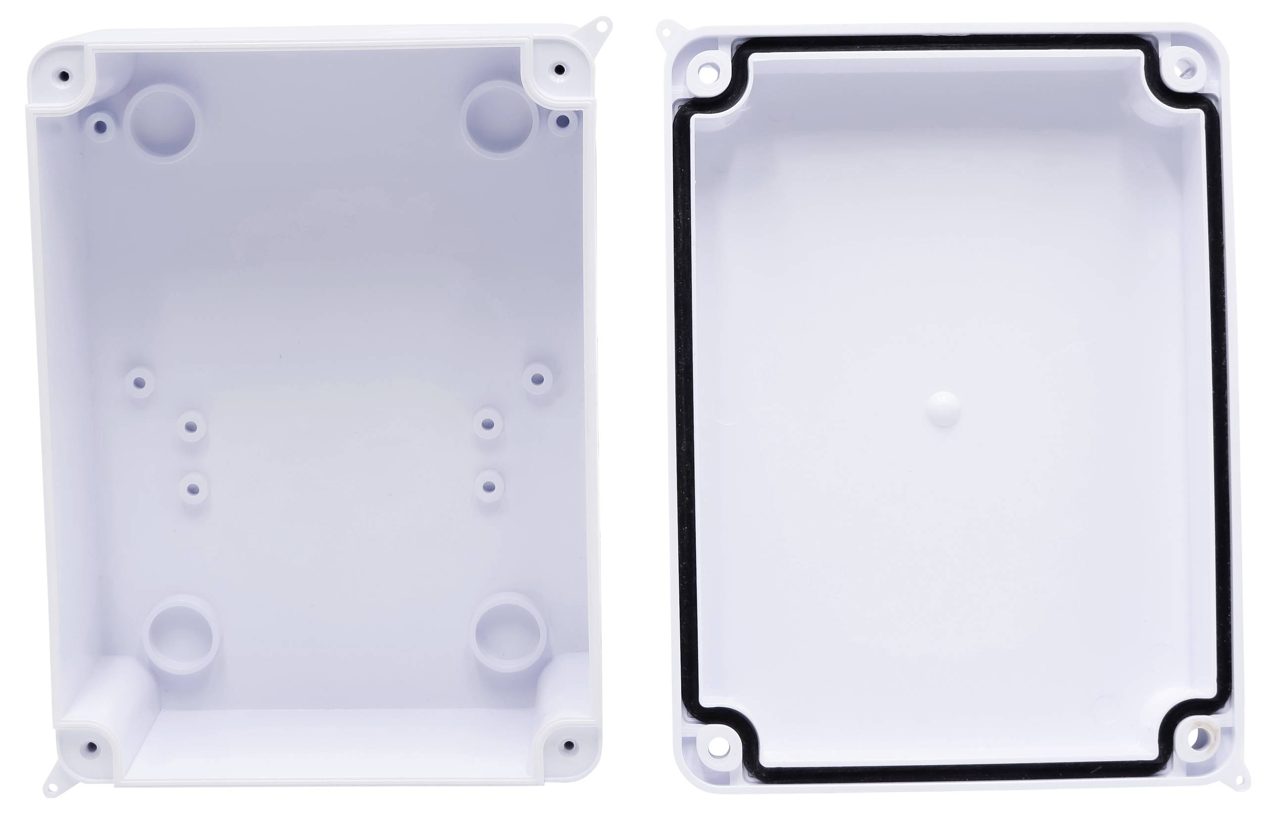 Plastikgehäuse, zweiteilig, geöffnet, zeigt Innenraum ohne Komponenten. Quadratische Form mit abgerundeten Ecken und Löchern an den Rändern.