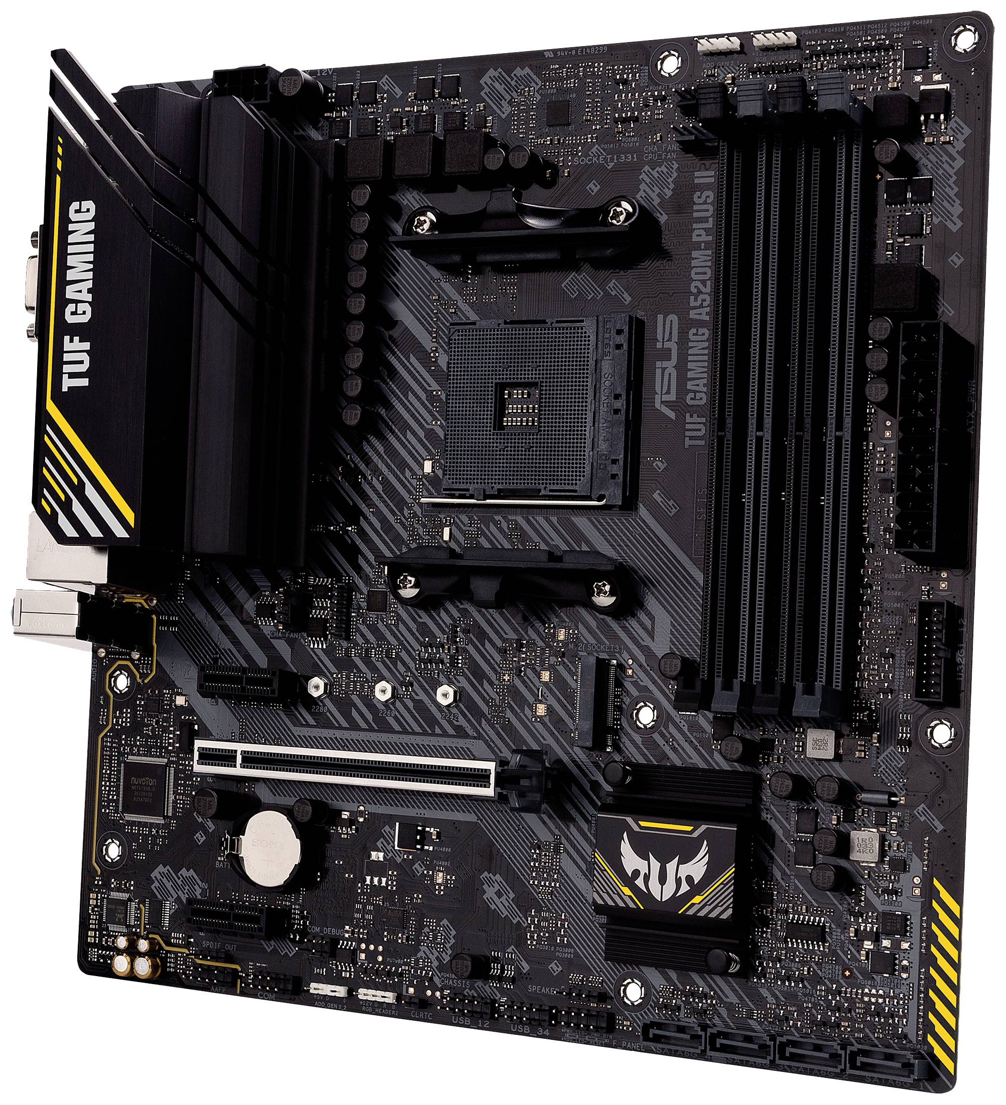 Eine ASUS TUF Gaming A520M-Plus Mainboard. Sichtbar sind PCIe-Steckplätze, RAM-Sockel und Anschlüsse, die das Board auszeichnen.