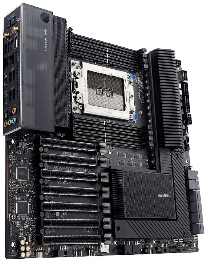 Eine ASUS-Mainboard-Platine mit mehreren PCIe-Steckplätzen und einem großen Kühlkörper, optimiert für High-Performance-Anwendungen.