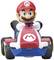 Ein Spielzeugfigur eines Charakters in einem roten Kart, trägt rote Mütze. Das Kart hat ein weißes 'M'-Symbol auf der Vorderseite.