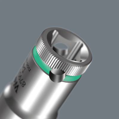 Vergrößerte Ansicht eines metallischen, zylindrischen Werkzeugs mit grünem Ring, vor grauem Hintergrund, zeigt Detail des Mechanismus.